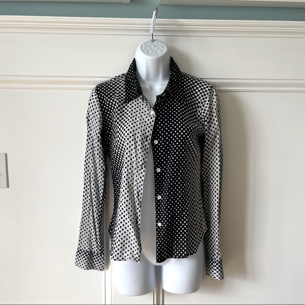 Agnès b. lightweight cotton graphic optical illusion monochrome blouse